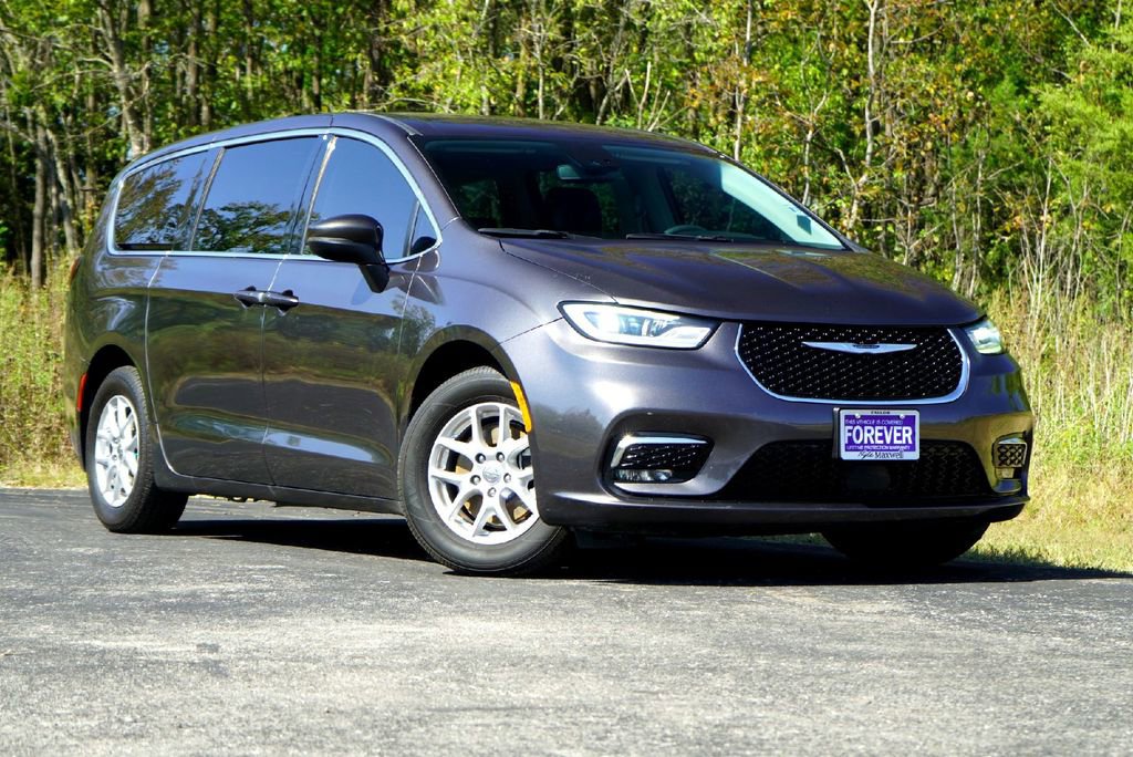 Used 2023 Chrysler Pacifica Touring-L