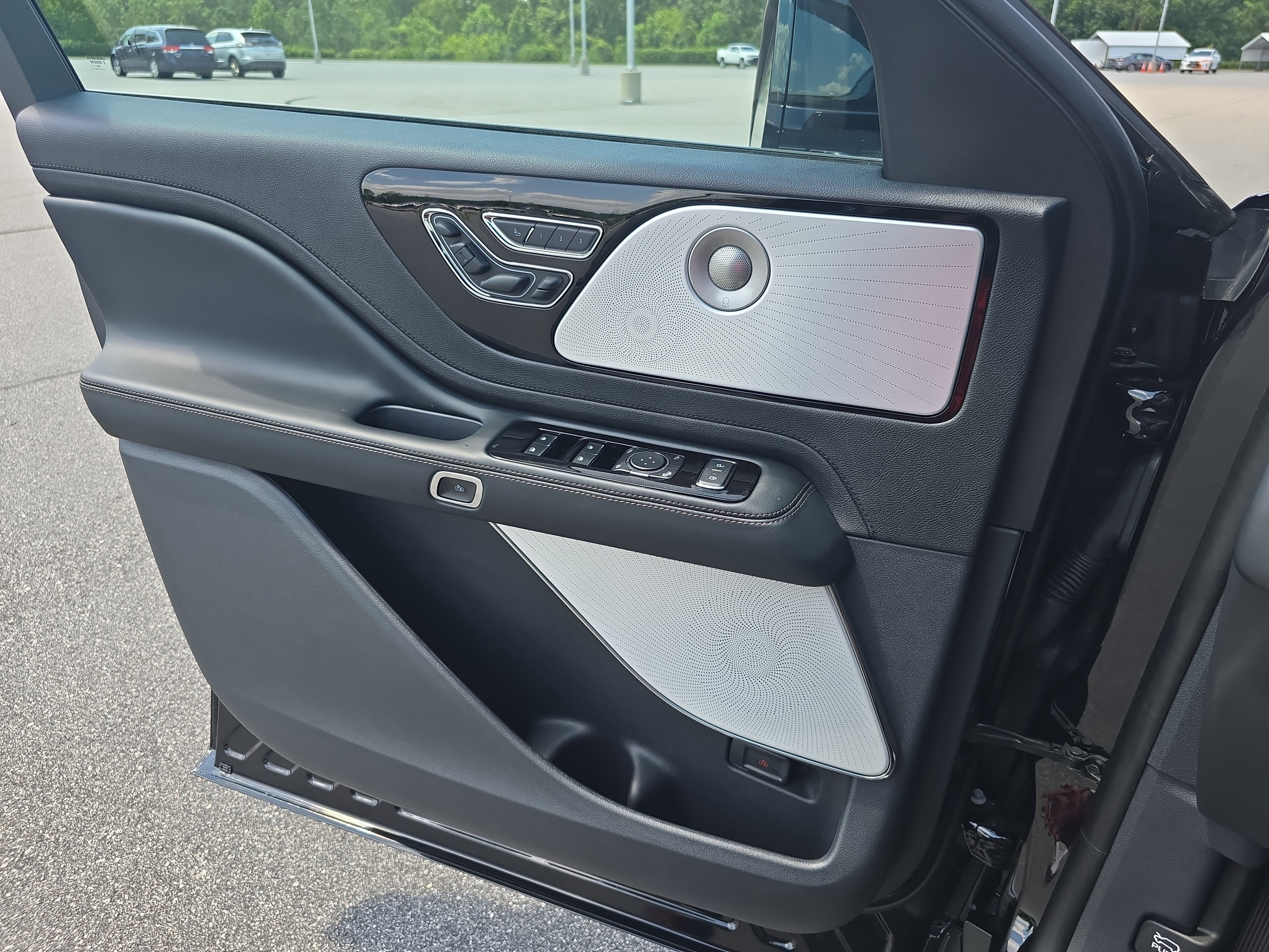 New 2025 Lincoln Aviator Reserve w/ Equipment Group 201A image 26