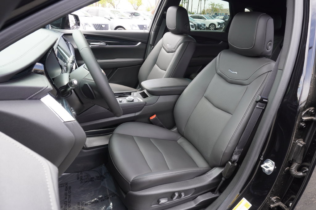 New 2025 Cadillac XT5 Premium Luxury w/ Technology Package FWD image 14