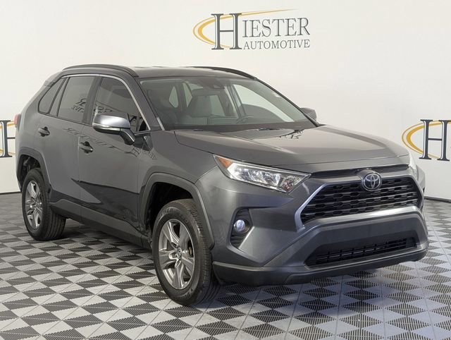 Used 2020 Toyota RAV4 XLE FWD image 2
