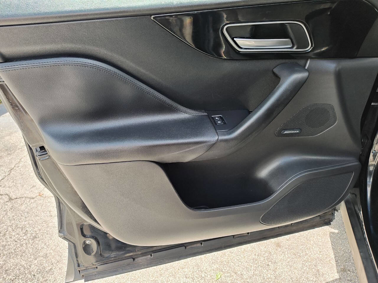 Used 2019 Jaguar F-PACE AWD/4WD image 33