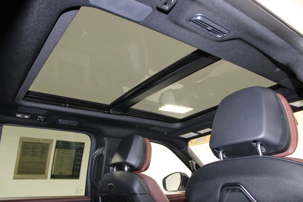 Used 2025 Lincoln Navigator Reserve image 44