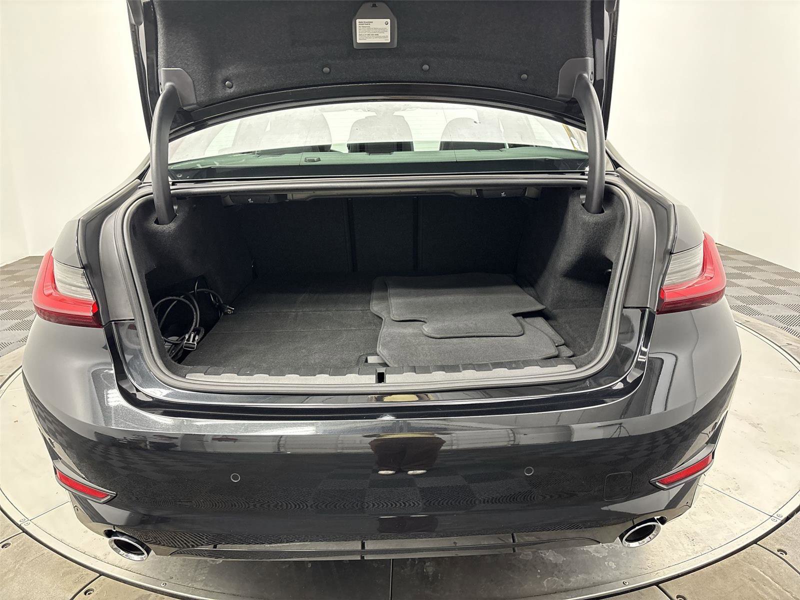 Used 2022 BMW 330e image 21