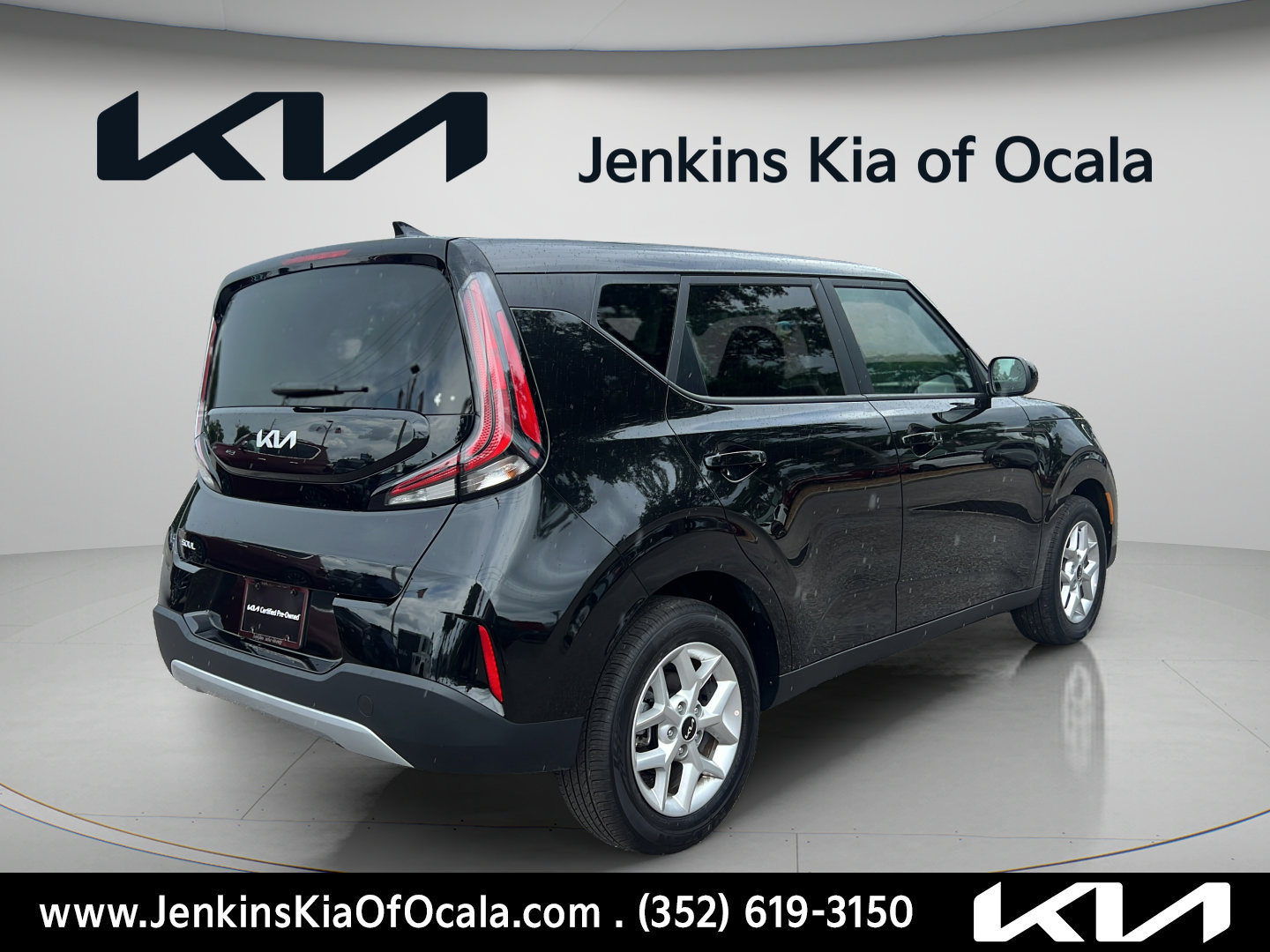 Certified 2025 Kia Soul LX w/ LX Technology Package FWD image 3