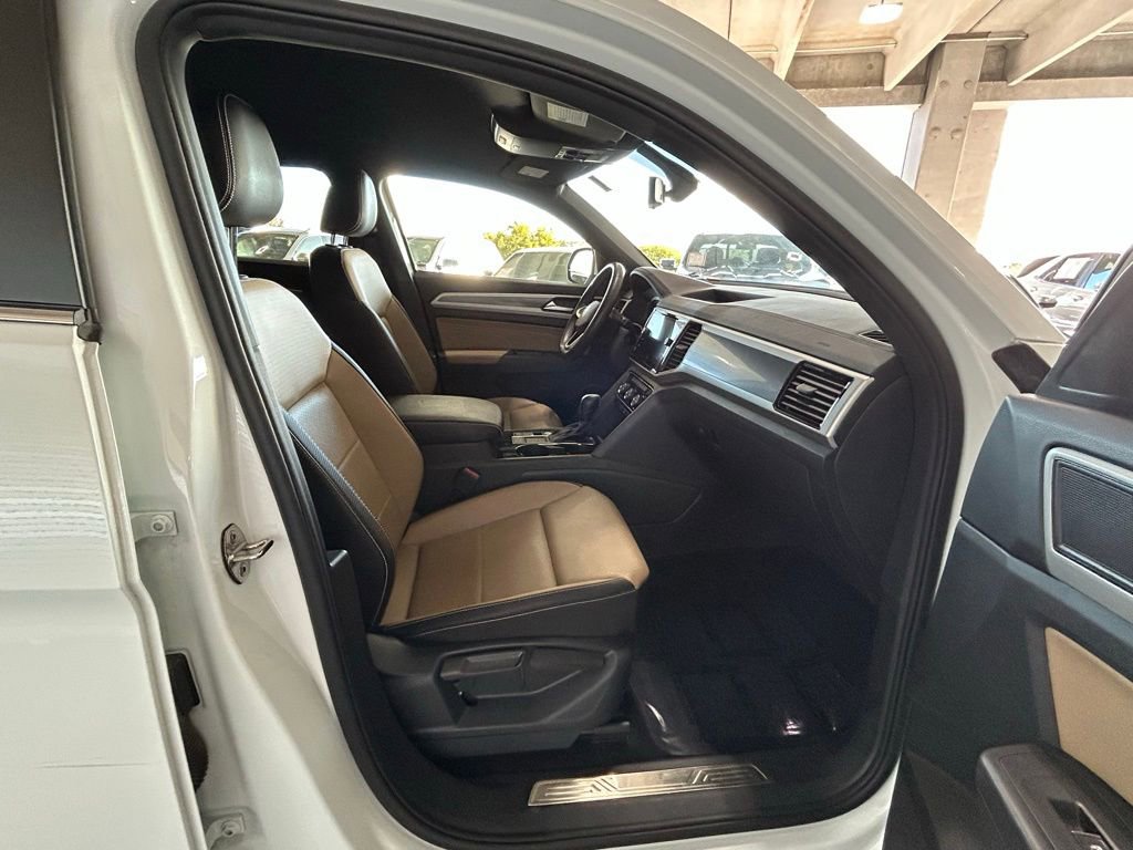 Used 2022 Volkswagen Atlas Cross Sport SE w/ Black Wheel Package image 30