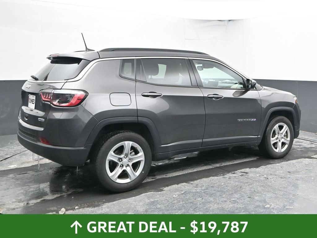 Used 2024 Jeep Compass Latitude image 12