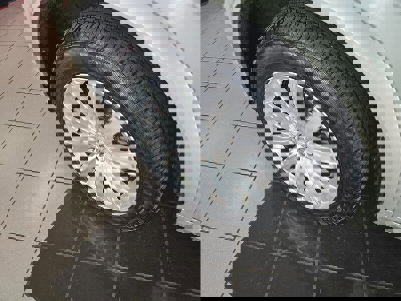 Used 2016 Volvo XC90 T6 Momentum w/ Momentum Plus Package image 37