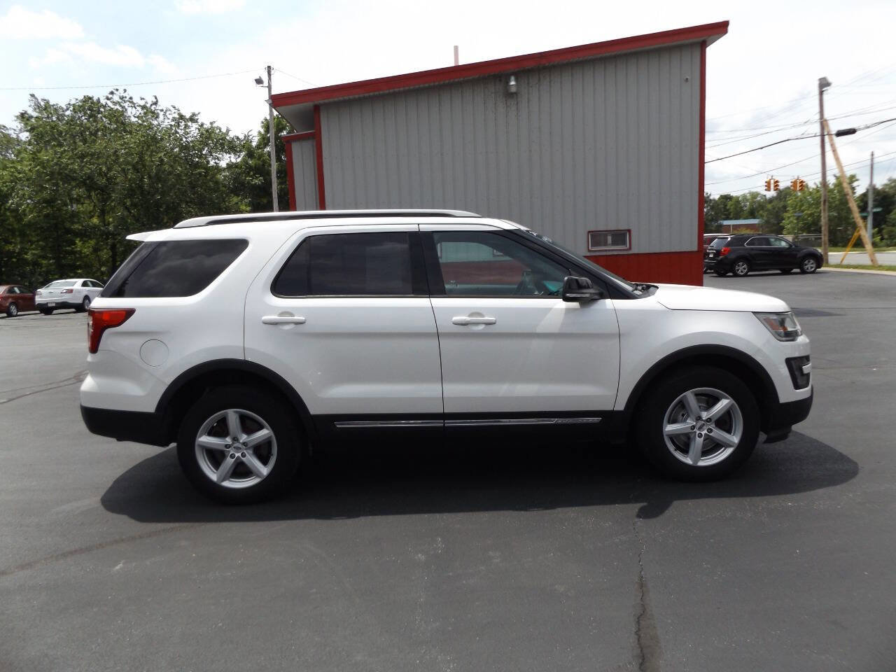 Used 2016 Ford Explorer XLT image 6