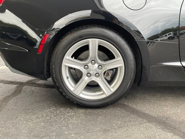 Used 2020 Chevrolet Camaro LT RWD image 30