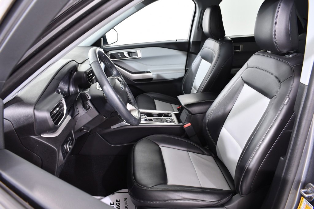 Used 2023 Ford Explorer XLT w/ Equipment Group 202A image 6