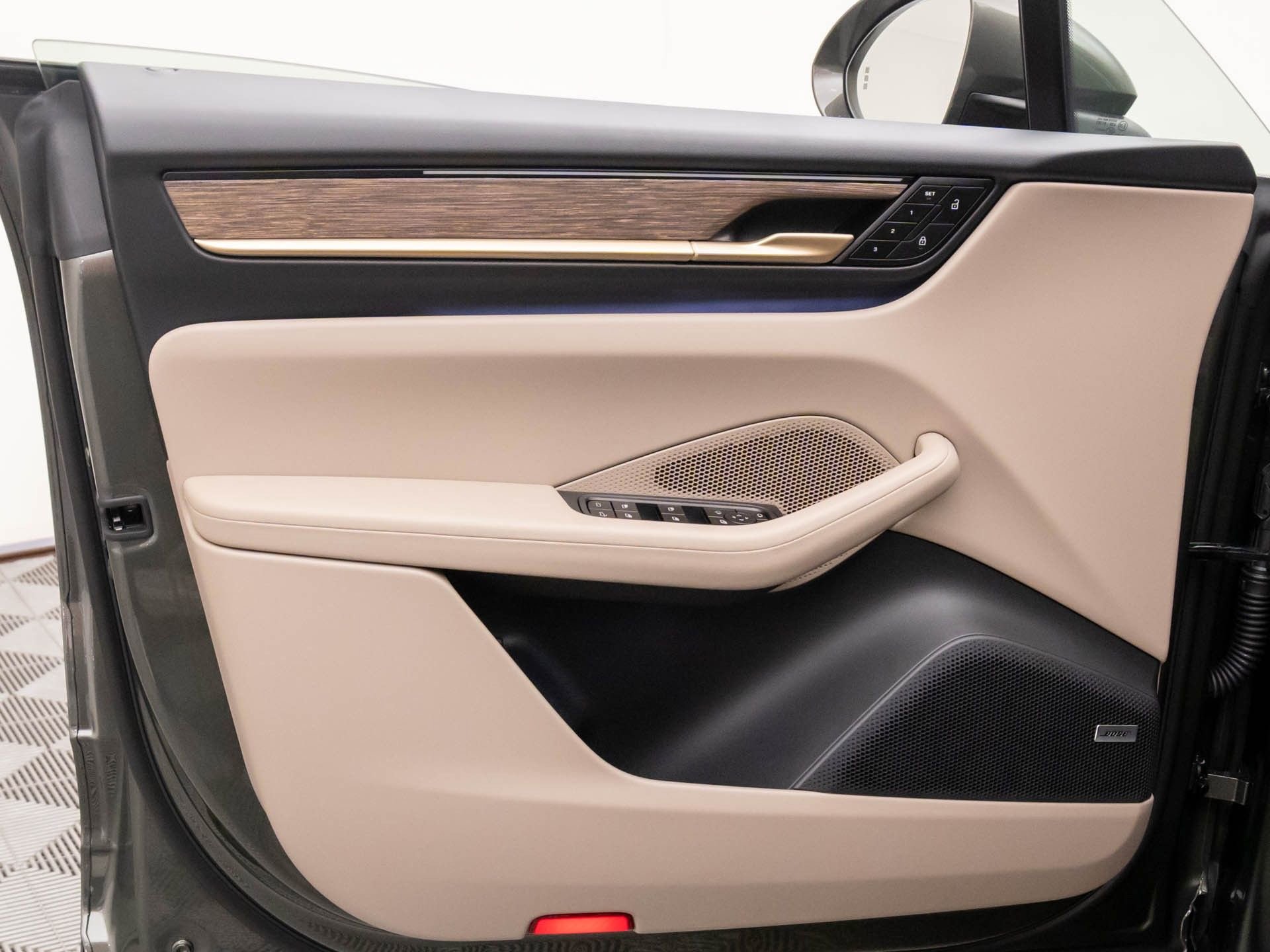 New 2025 Porsche Macan 4 Electric image 14