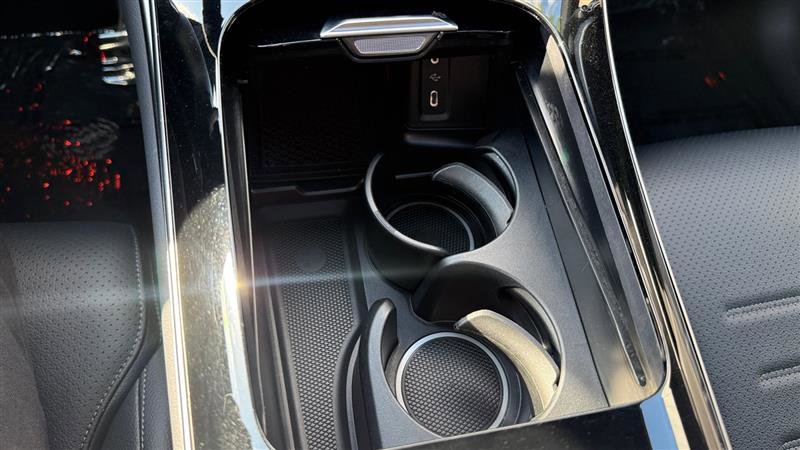 Used 2025 Mercedes-Benz GLC 300 image 29