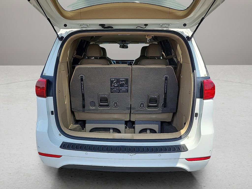 Used 2016 Kia Sedona LX w/ Option Group 020 FWD image 9
