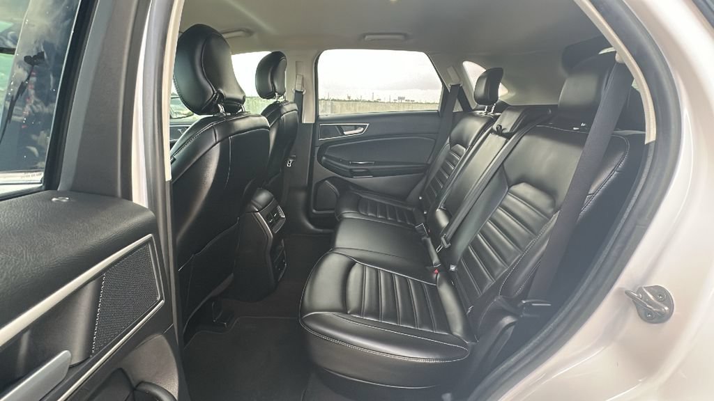 Used 2019 Ford Edge SEL w/ Equipment Group 201A FWD image 31