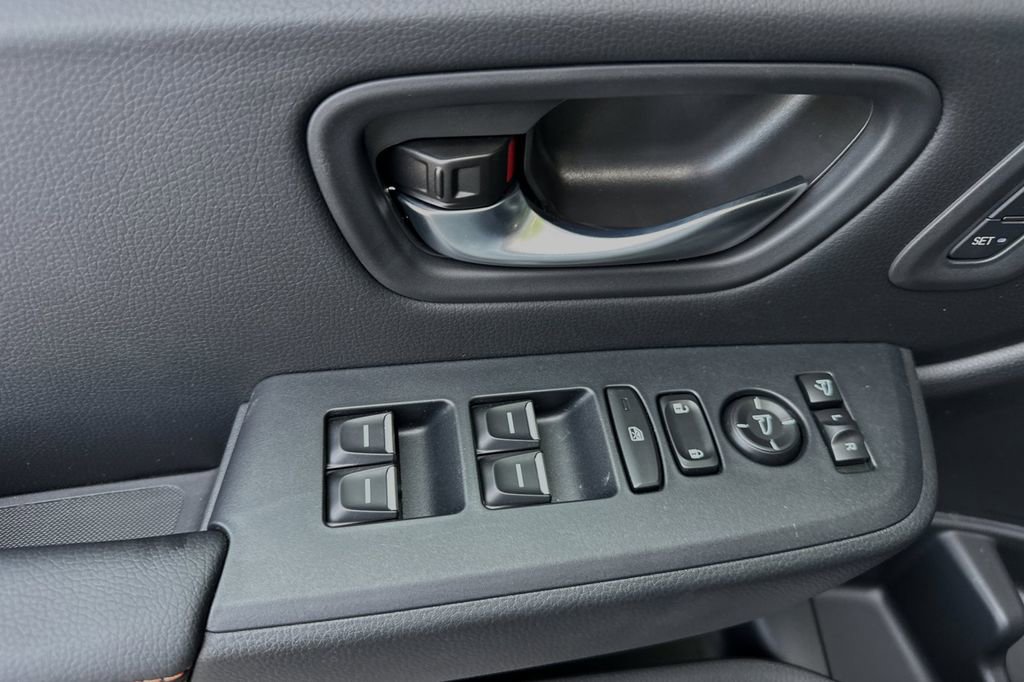 Used 2025 Honda Pilot TrailSport image 8
