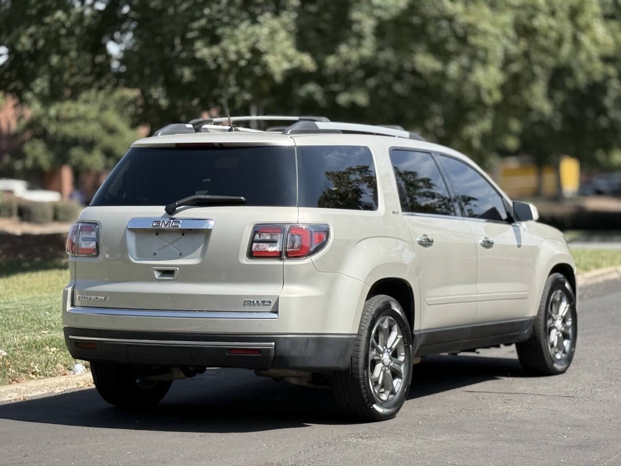 Used 2015 GMC Acadia SLT w/ Open Road Package AWD/4WD image 8