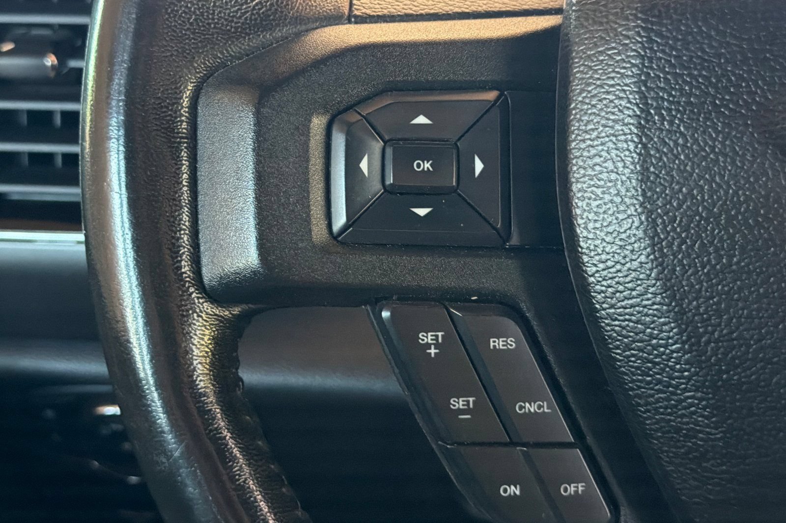 Used 2018 Ford F150 XLT w/ Equipment Group 302A Luxury AWD/4WD image 31