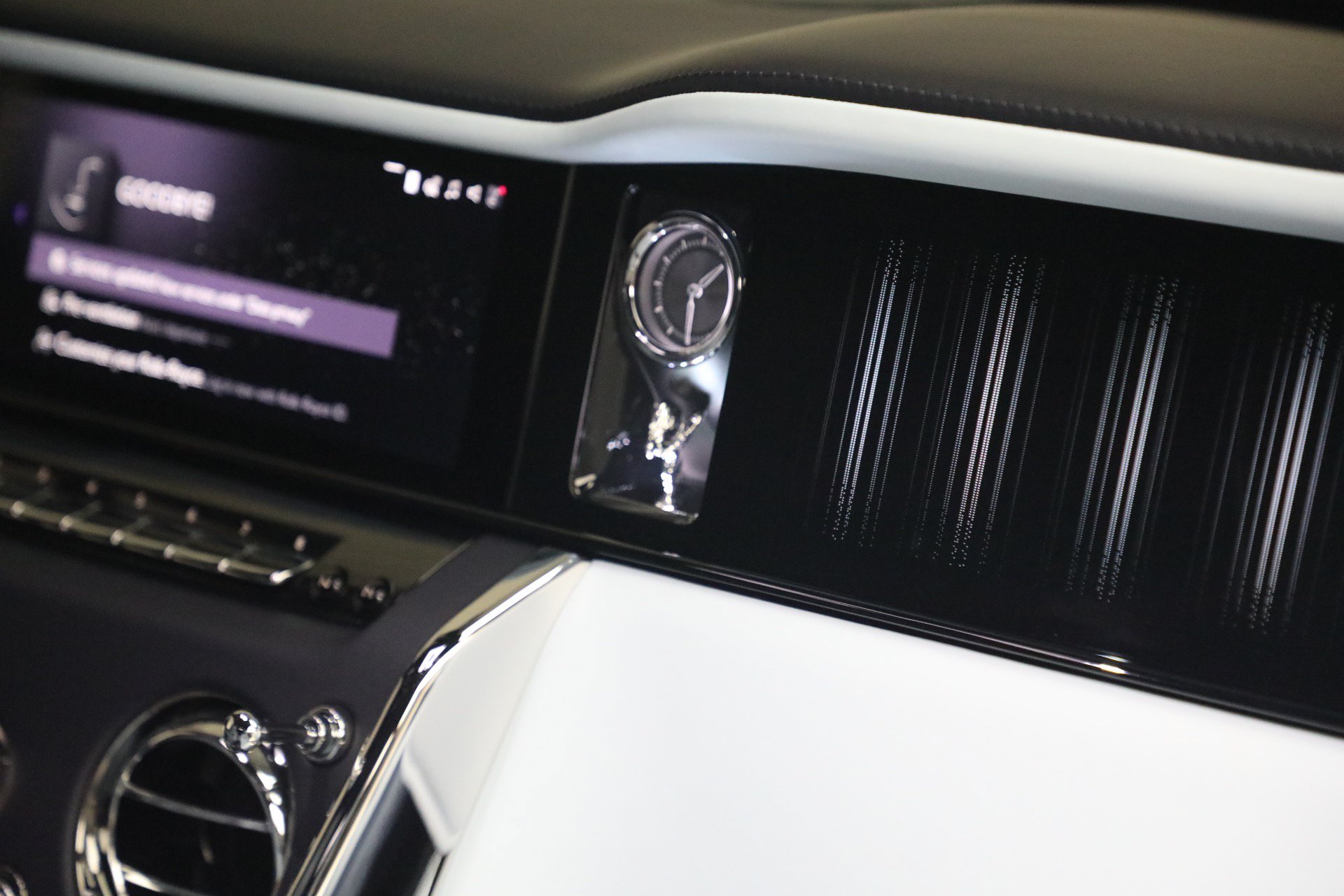 Certified 2025 Rolls-Royce Cullinan AWD/4WD image 31