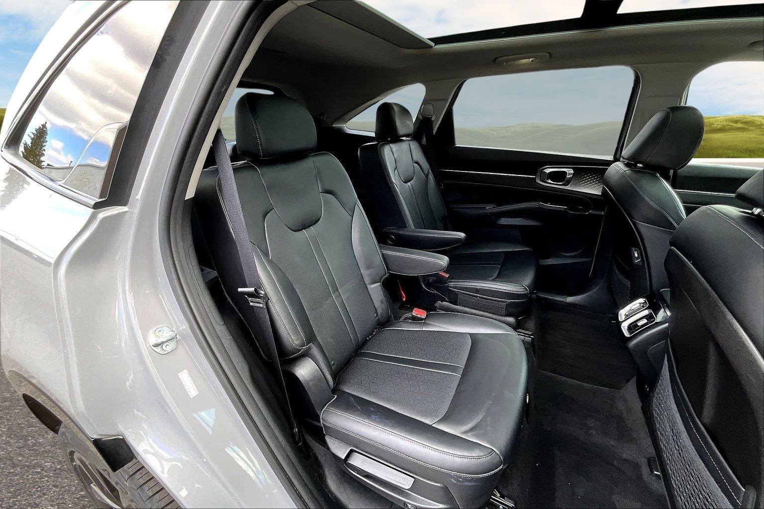 Used 2023 Kia Sorento SX AWD/4WD image 16