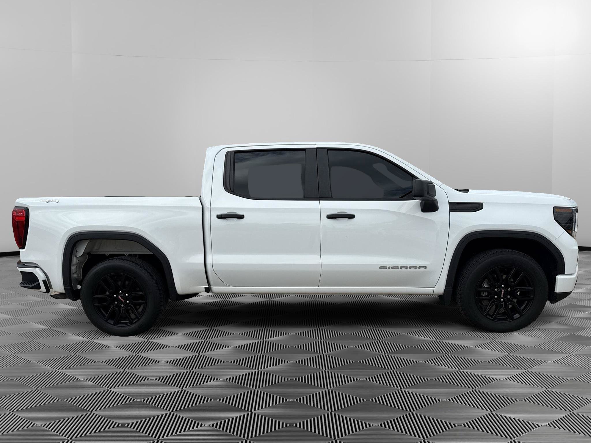 Used 2024 GMC Sierra 1500 Pro w/ Graphite Edition AWD/4WD image 5