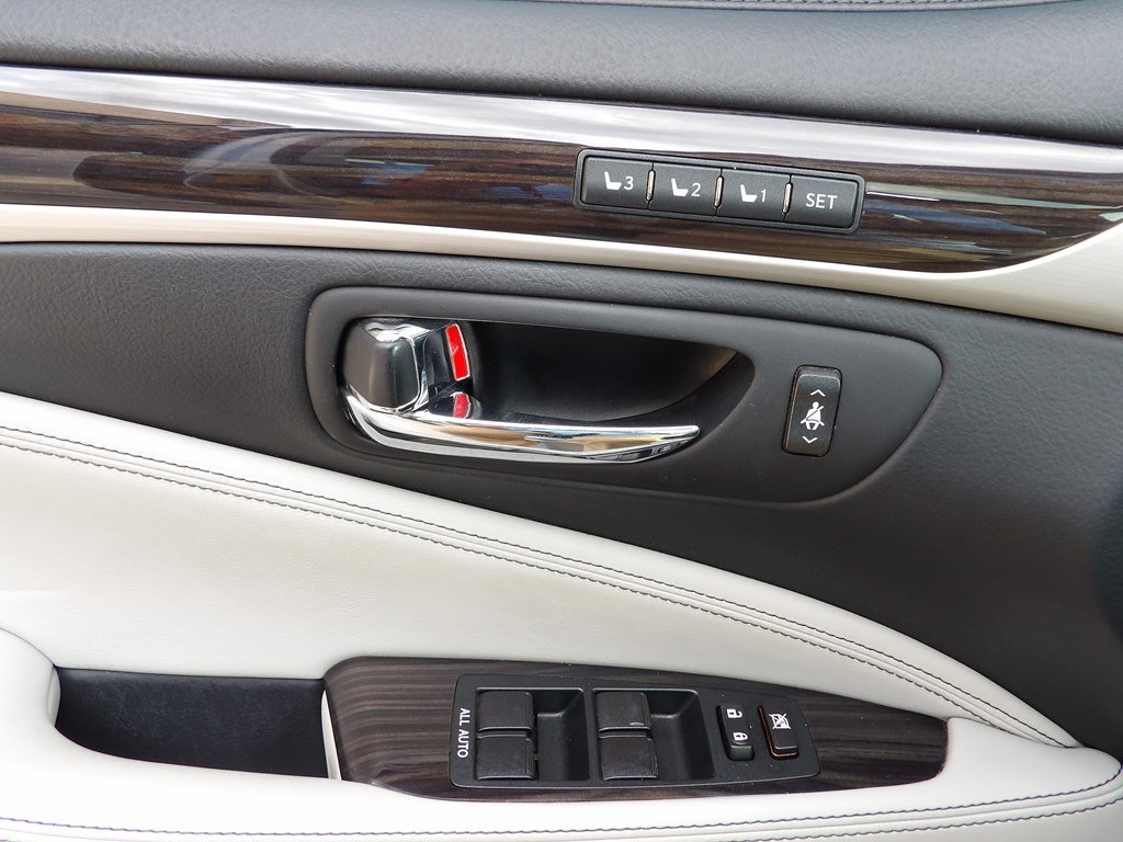 Used 2014 Lexus LS 460 Luxury w/ Comfort Package image 52