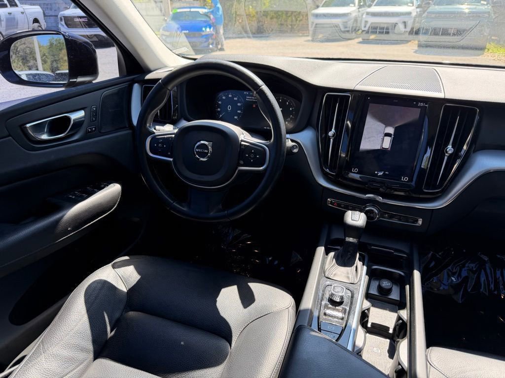 Used 2020 Volvo XC60 T5 Momentum image 36