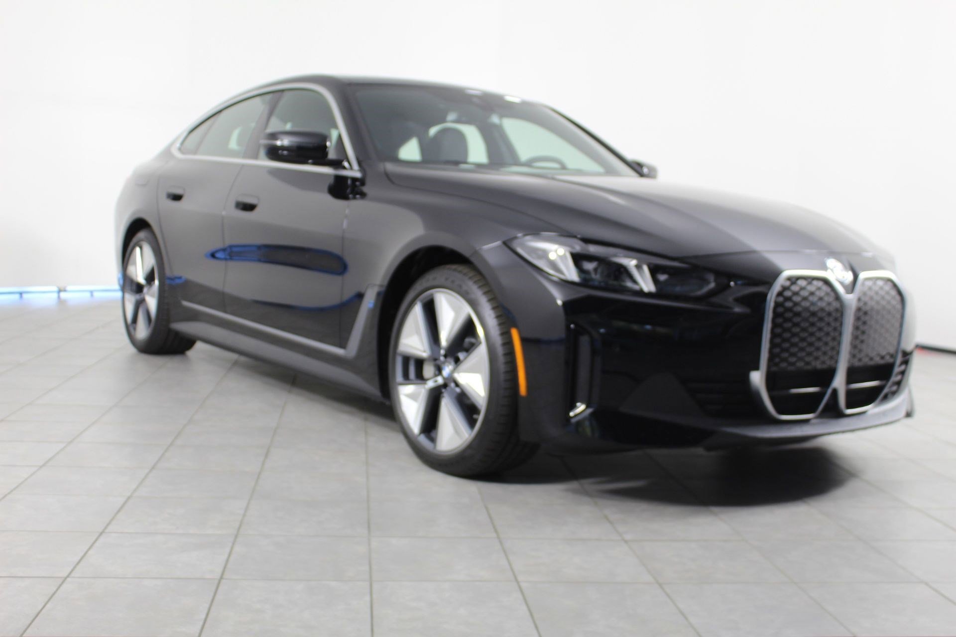 Used 2025 BMW i4 xDrive40i image 6