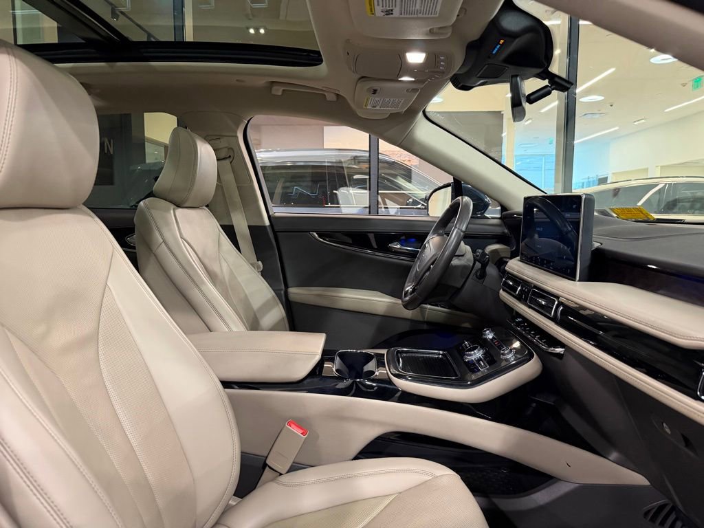 Used 2023 Lincoln Nautilus Reserve AWD/4WD image 30