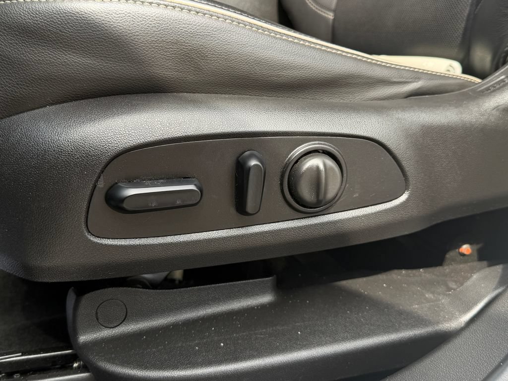 Used 2018 GMC Acadia Denali w/ Technology Package FWD image 20