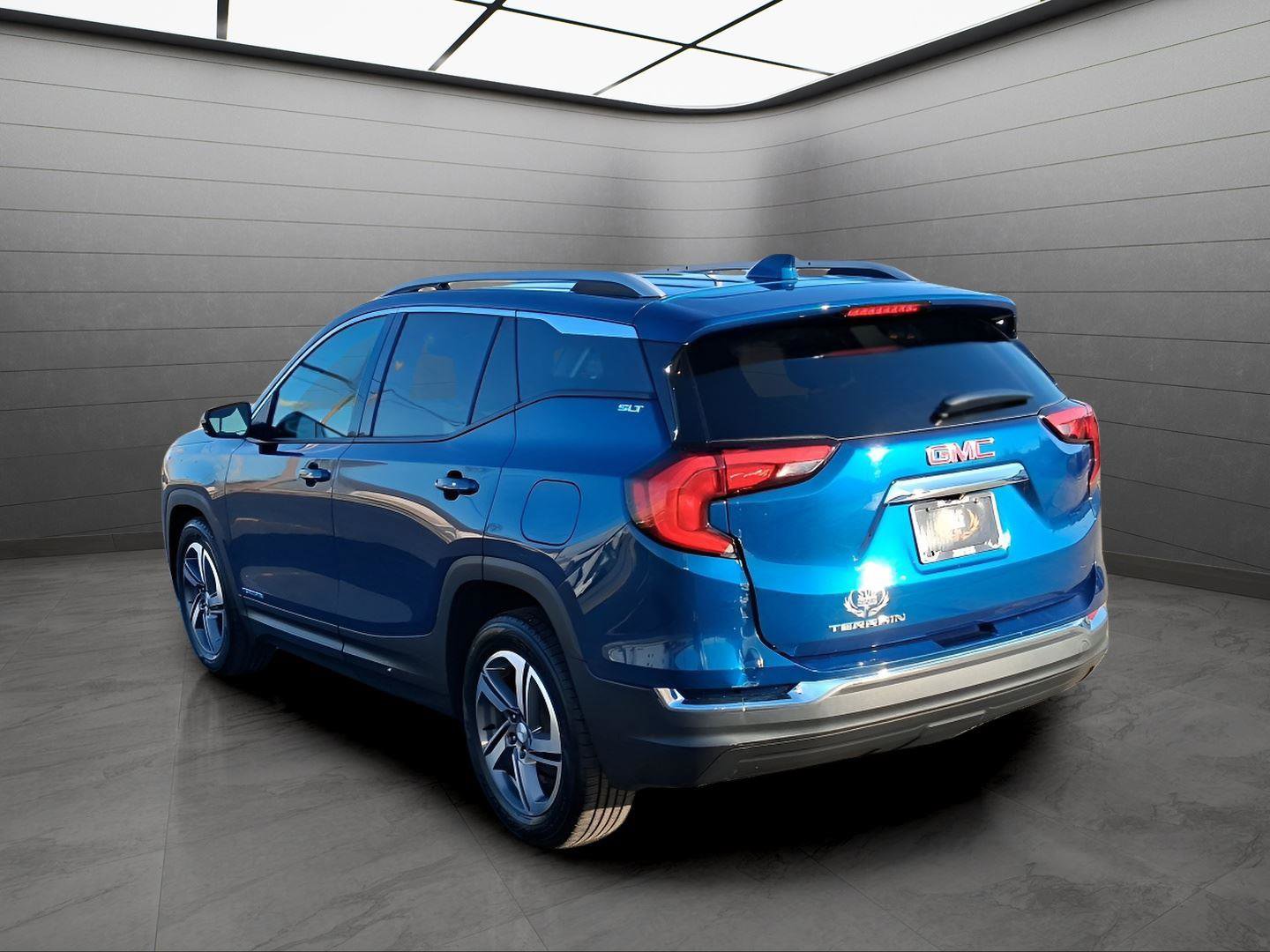 Used 2021 GMC Terrain SLT image 3