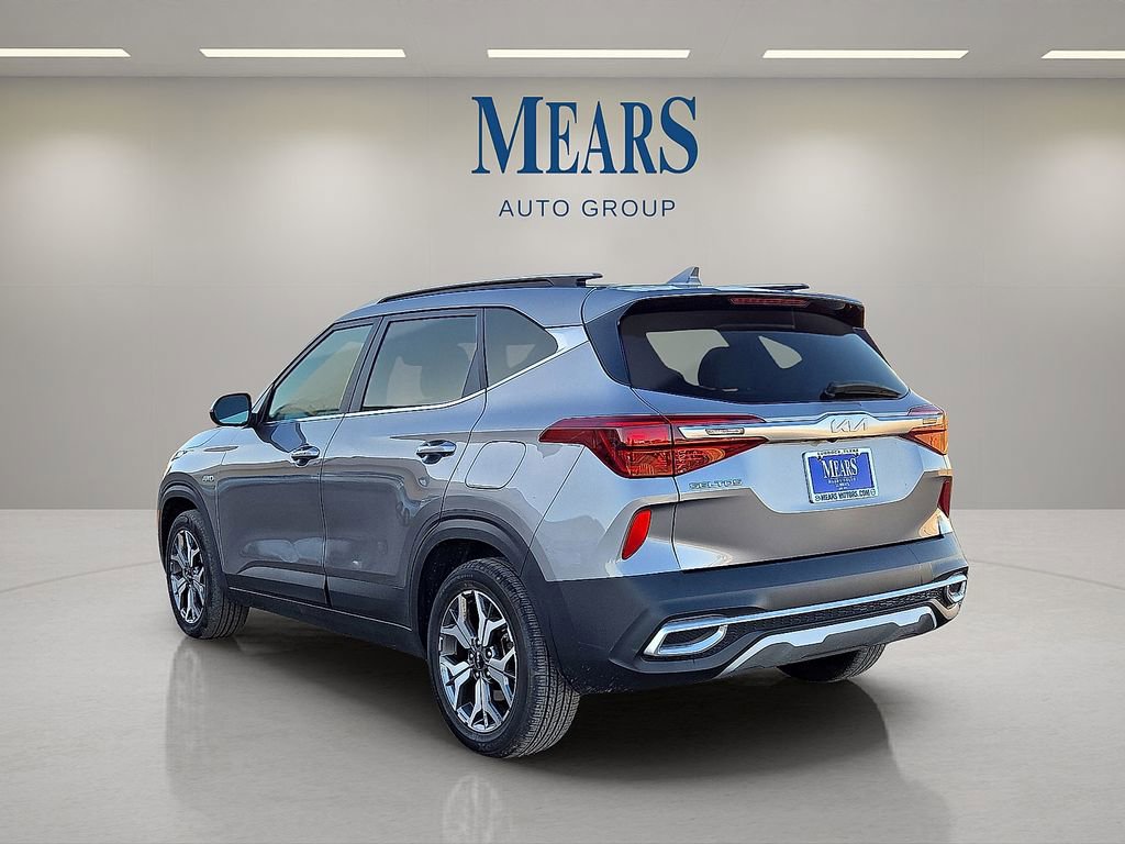 Used 2022 Kia Seltos EX image 3