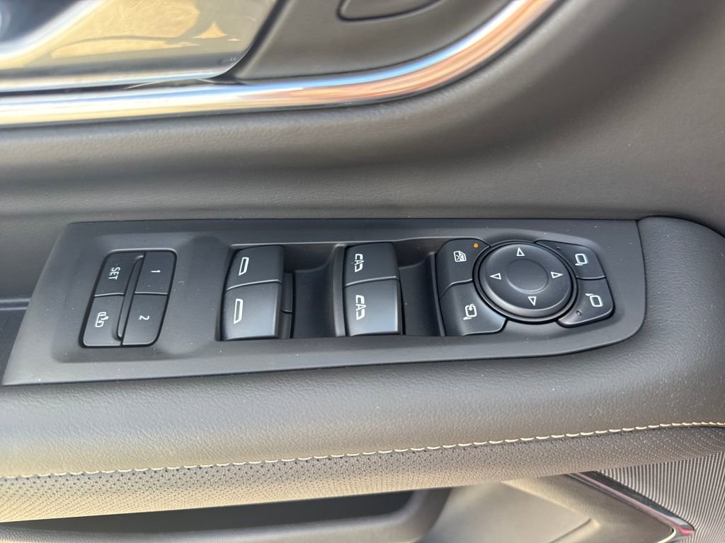 Used 2024 GMC Yukon XL SLT w/ SLT Luxury Package image 26