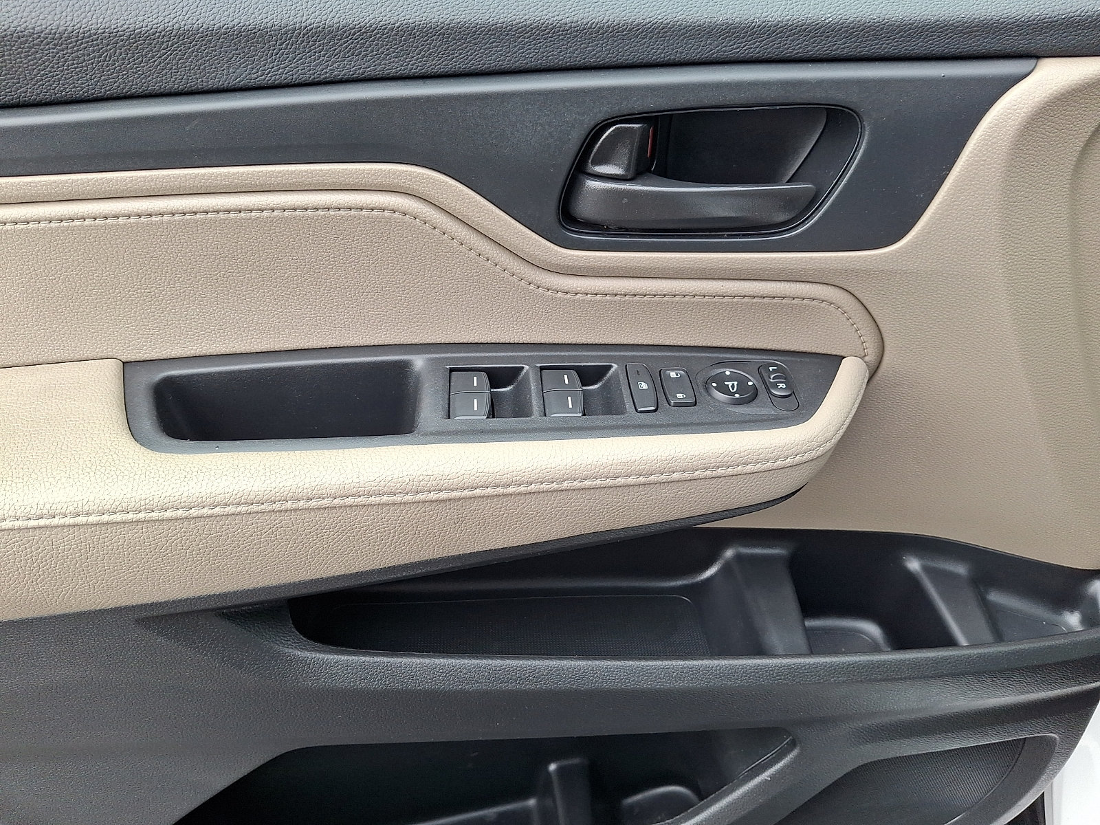 Used 2024 Honda Odyssey EX image 13