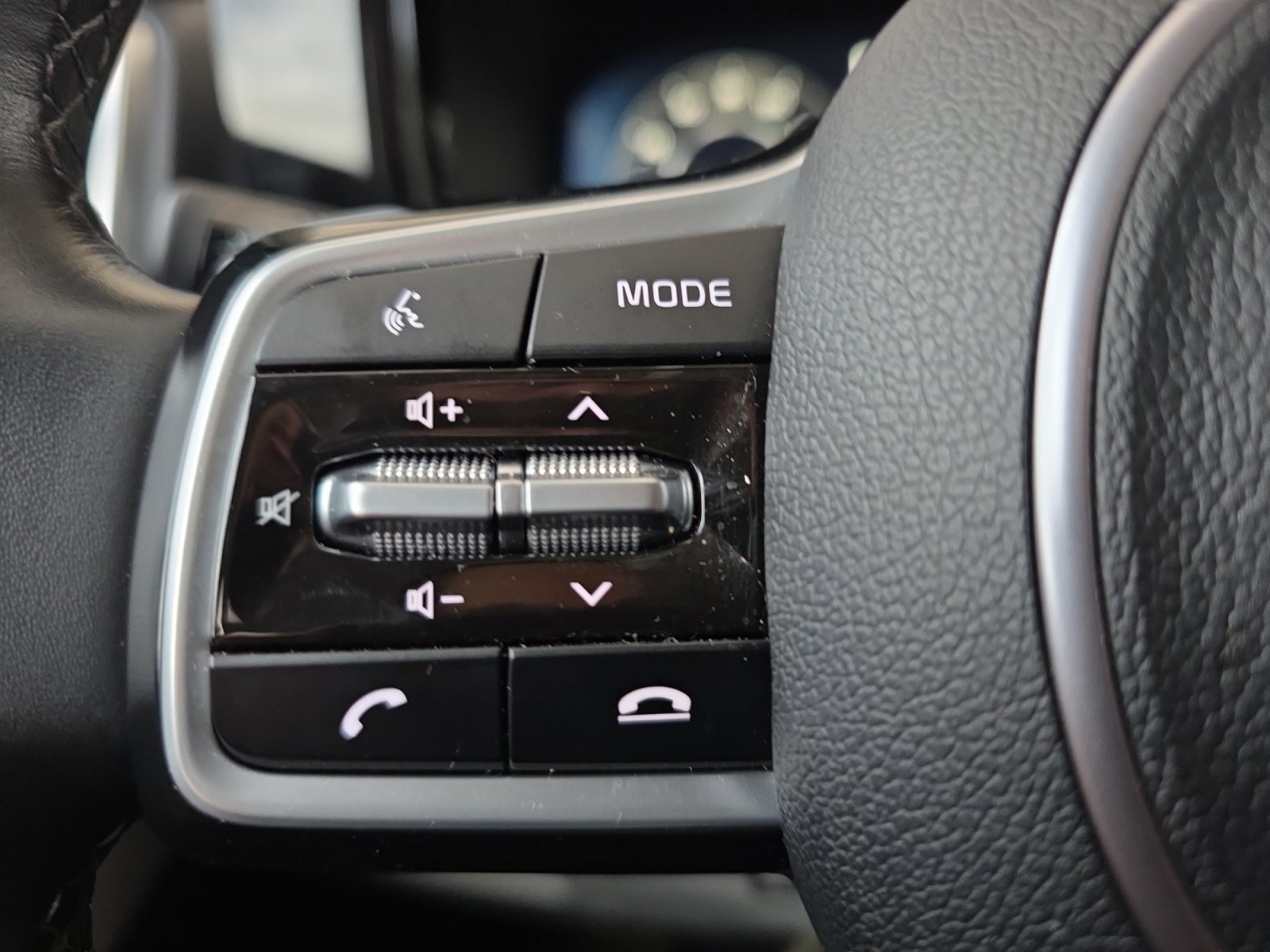 Certified 2023 Kia Sorento SX image 24