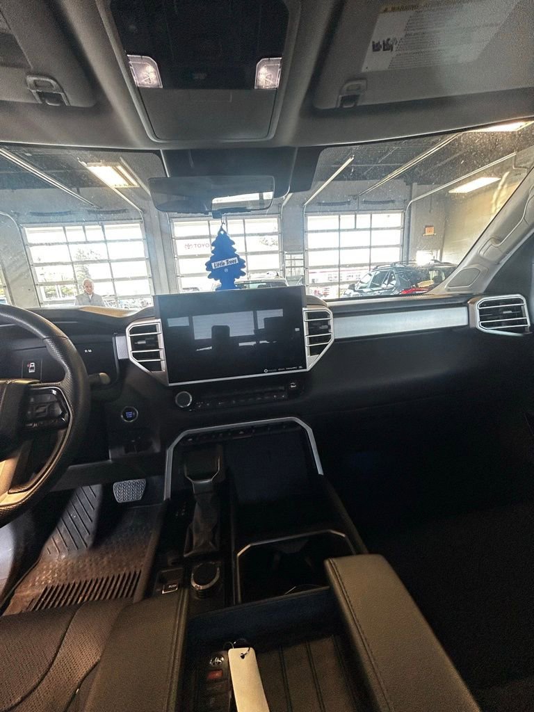 Used 2024 Toyota Tundra Limited AWD/4WD image 11
