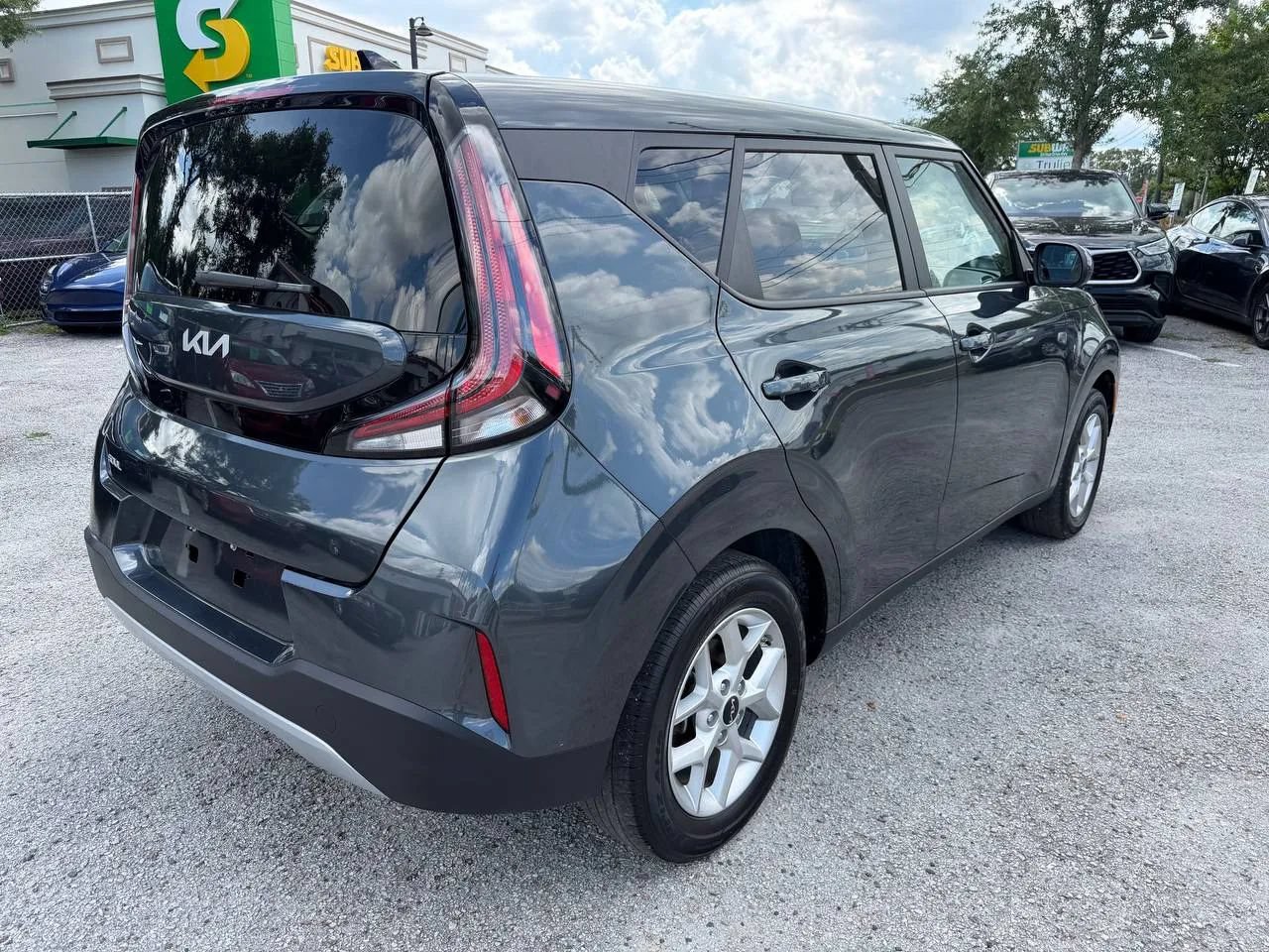 Used 2025 Kia Soul LX w/ LX Technology Package FWD image 4