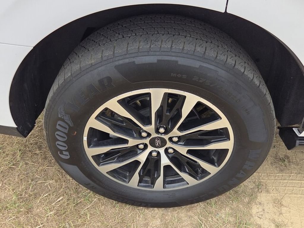 Used 2025 Ford Expedition Platinum AWD/4WD image 16