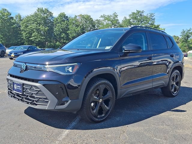 Certified 2026 Volkswagen Taos SE AWD/4WD image 3
