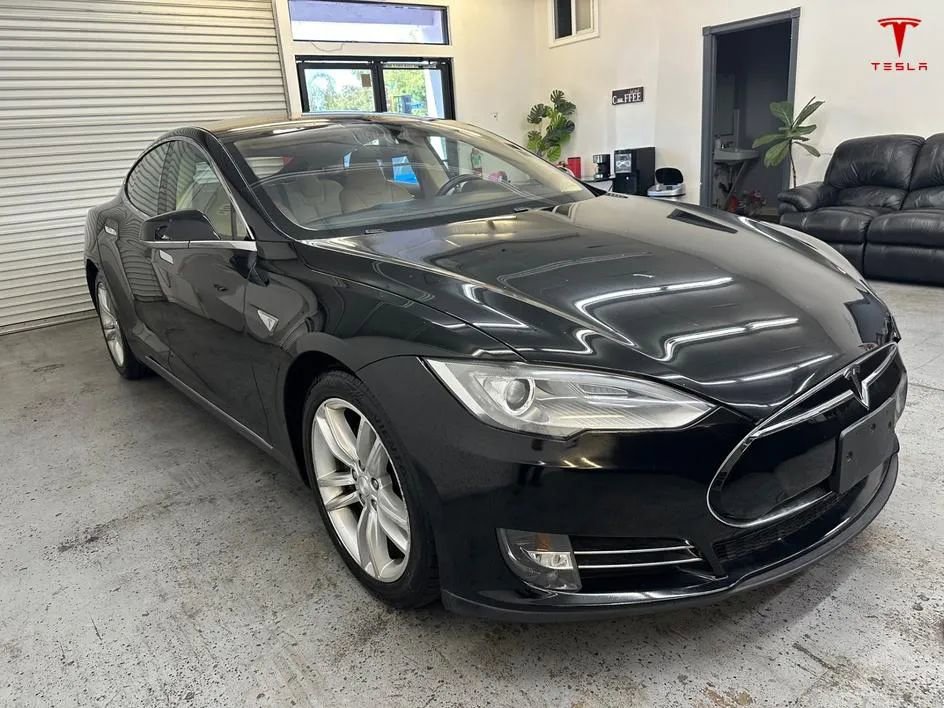 Used 2013 Tesla Model S RWD image 1