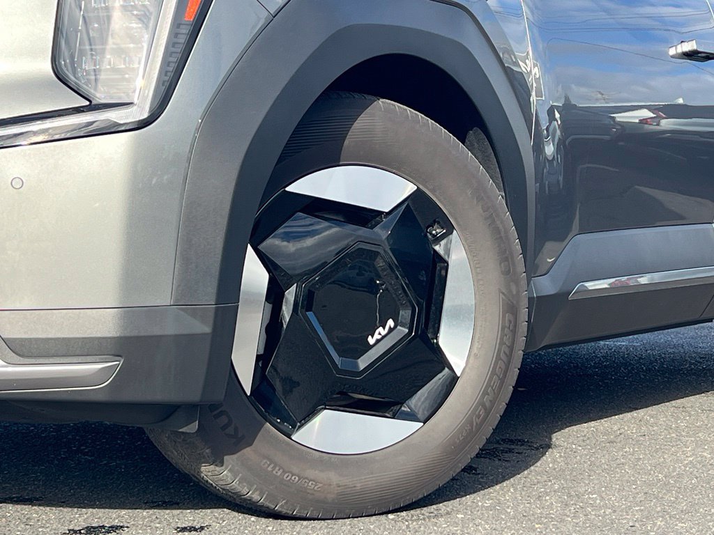 Certified 2024 Kia EV9 Light Long Range RWD image 2