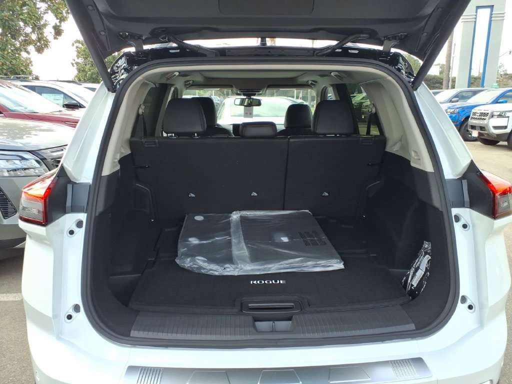 New 2026 Nissan Rogue Platinum AWD/4WD image 7