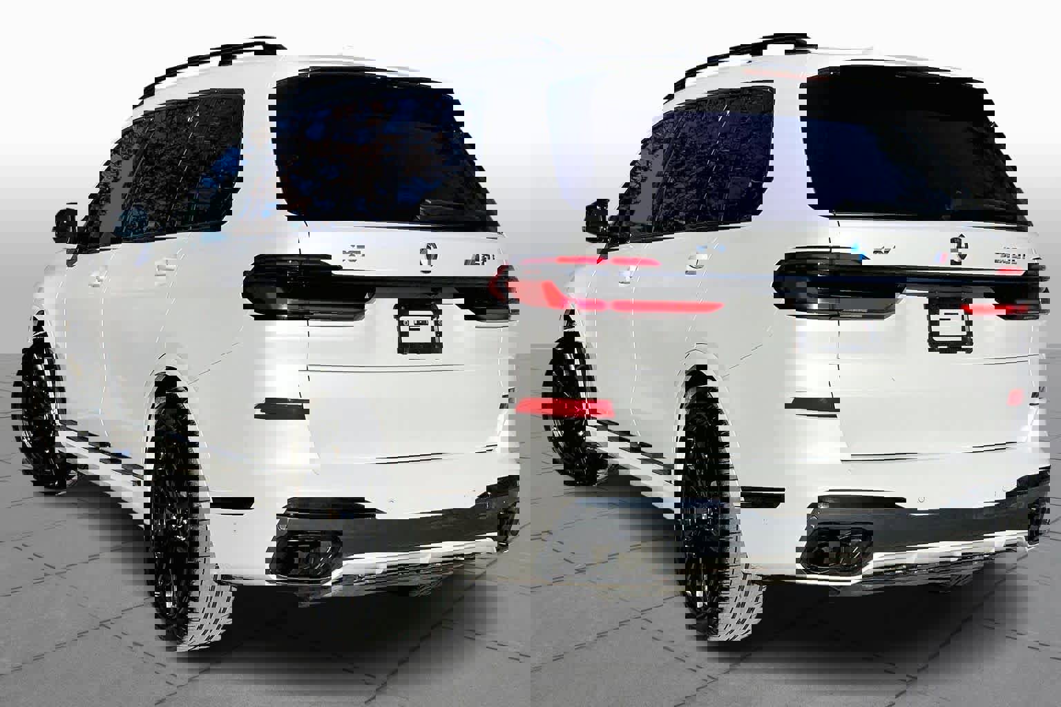 Used 2024 BMW X7 M60i w/ Executive Package image 12