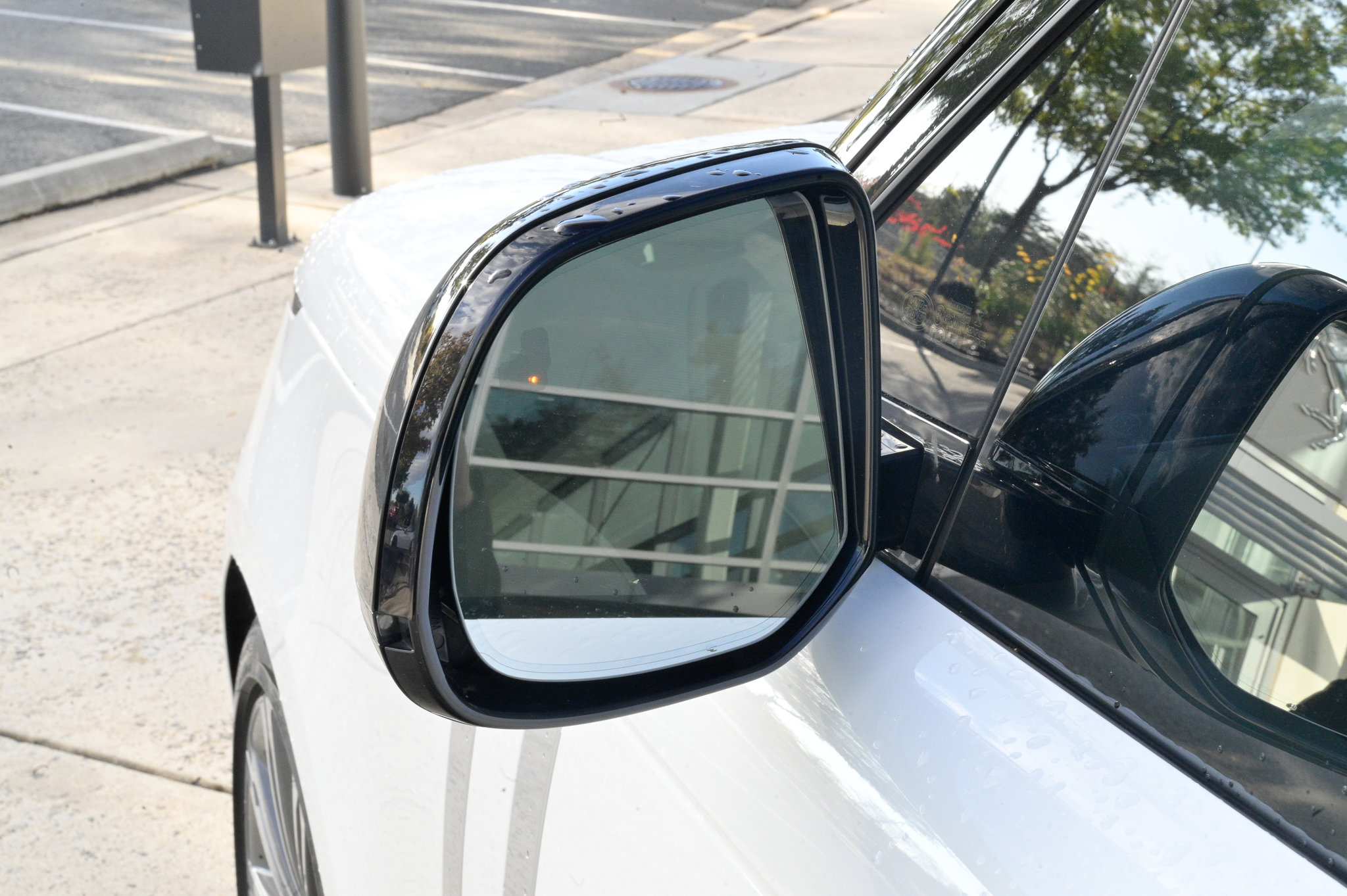 Used 2023 Land Rover Range Rover Autobiography image 14