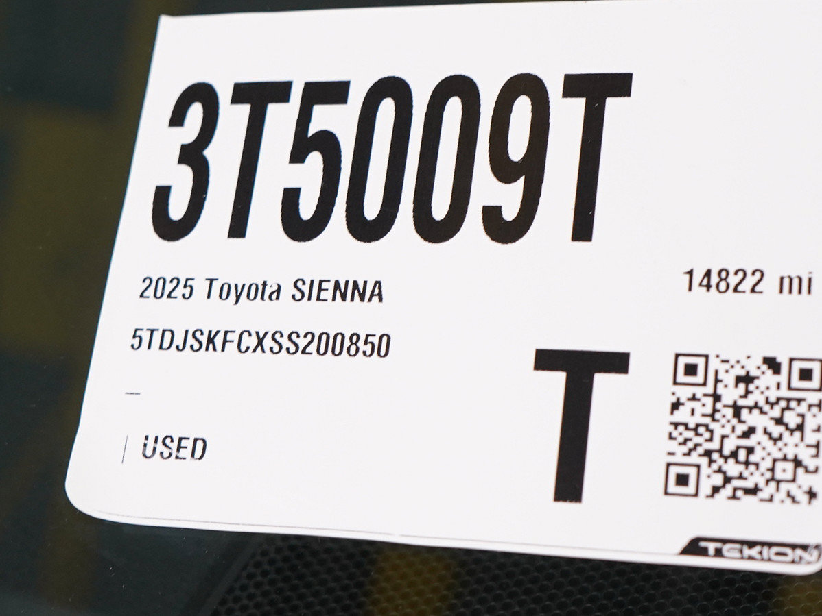 Used 2025 Toyota Sienna XLE w/ XLE Plus Package AWD/4WD image 31