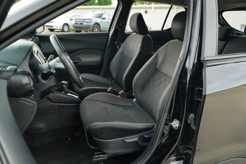 Used 2019 Nissan Kicks S FWD image 7