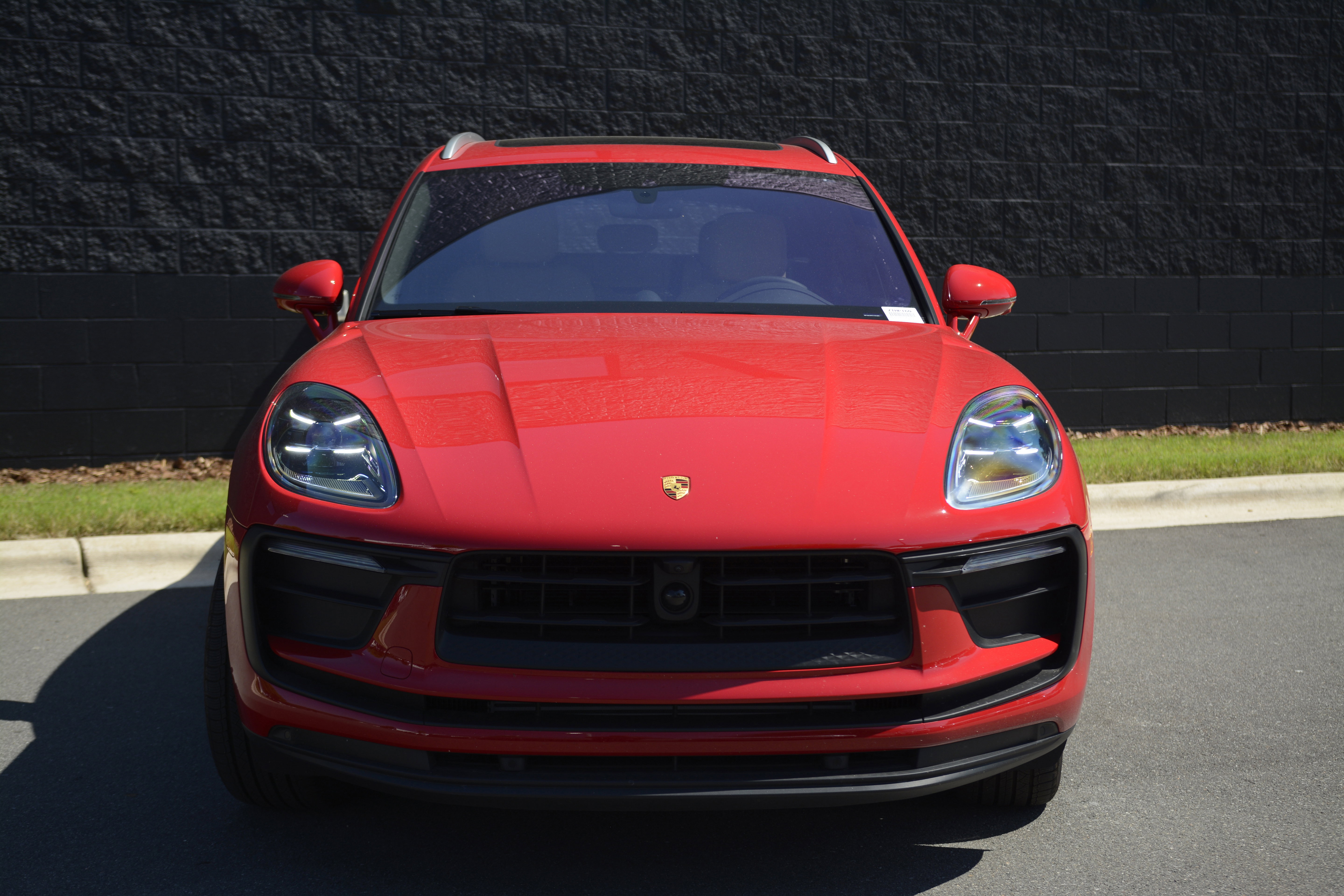 Used 2026 Porsche Macan AWD/4WD image 10