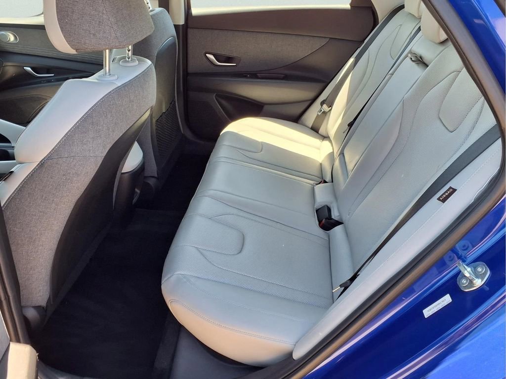 Used 2025 Hyundai Elantra Limited FWD image 23