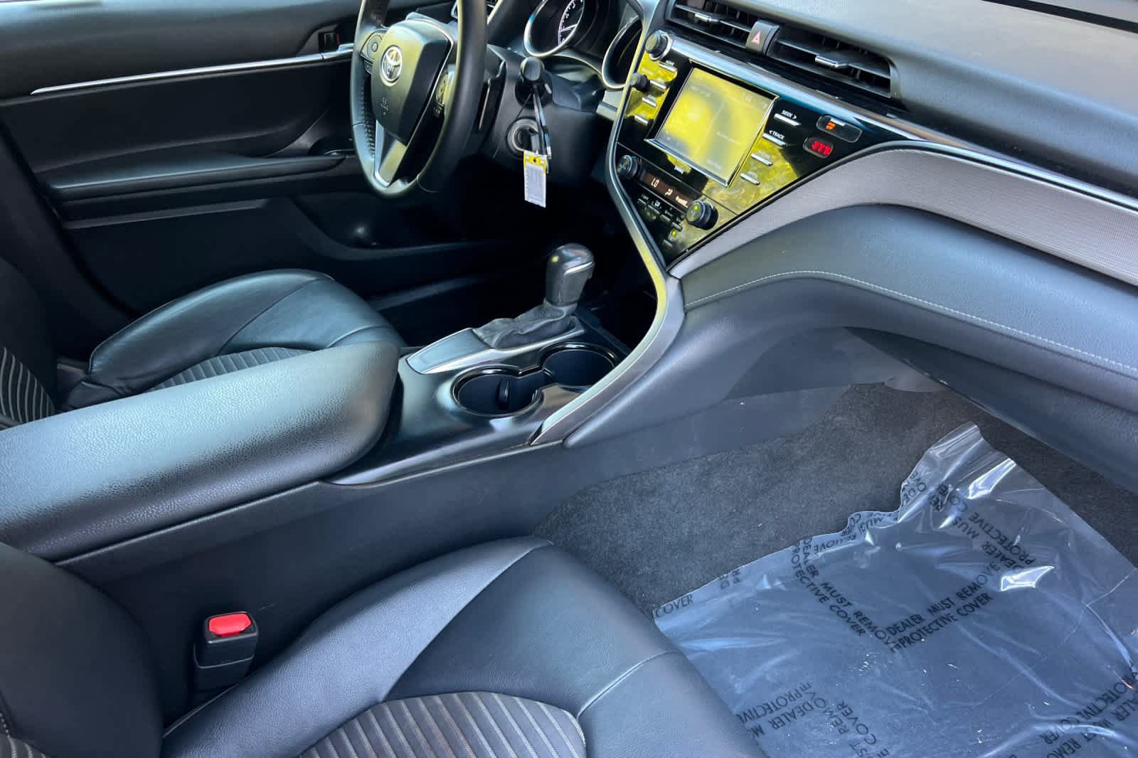 Used 2020 Toyota Camry SE w/ Carpet Mat Package FWD image 15