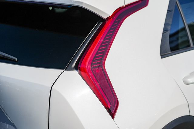 Certified 2023 Kia Niro EX FWD image 11