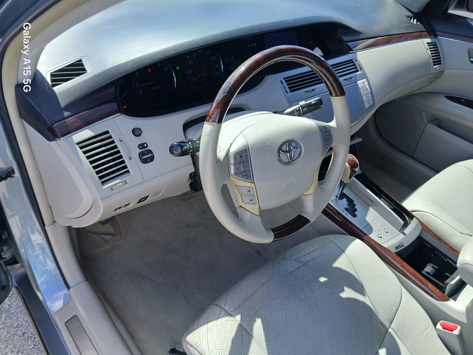 Used 2010 Toyota Avalon Limited FWD image 7